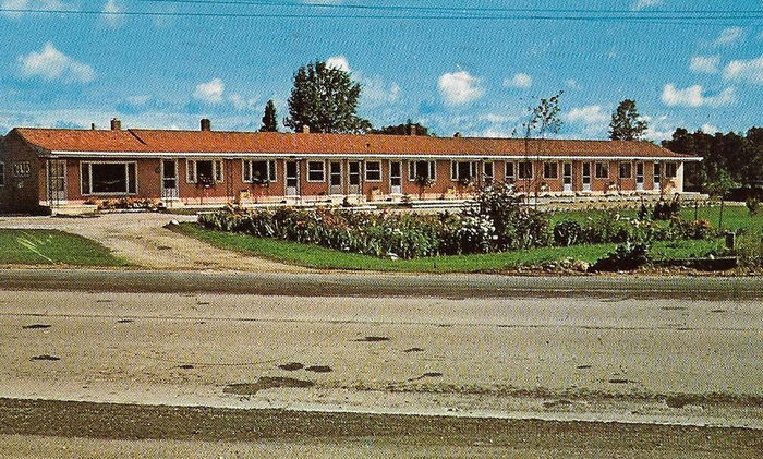 LeDucs Creekside Motel - Vintage Postcard (newer photo)